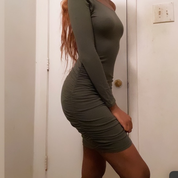 Olive dress - Picture 2 of 3